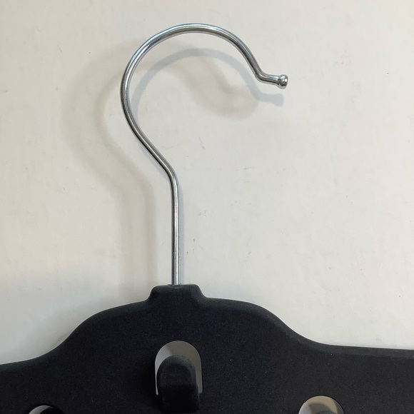 2/$30 SCARF ORGANIZER Black Silicone Multi-Loop Scarf & Jewellery Hanger - Picture 4 of 7